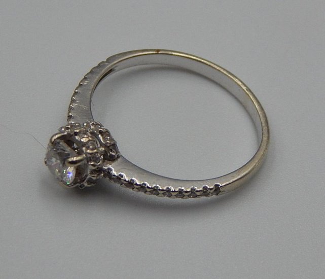 Кольцо из белого золота с цирконием (31609502) 1