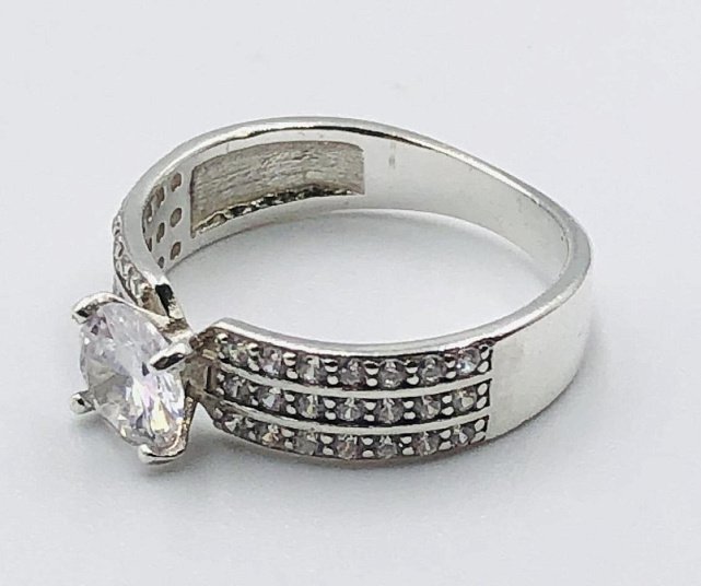 Серебряное кольцо с цирконием (33792634) 1