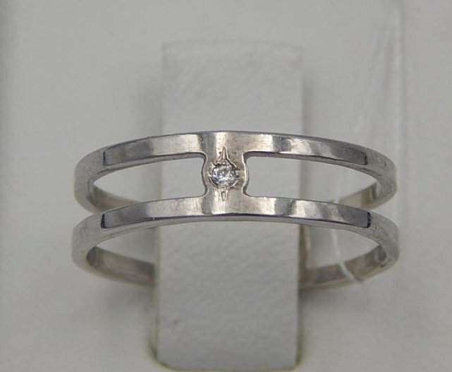 Серебряное кольцо с цирконием (30519376) 1
