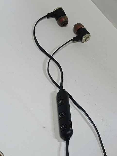 Навушники JBL E10 1
