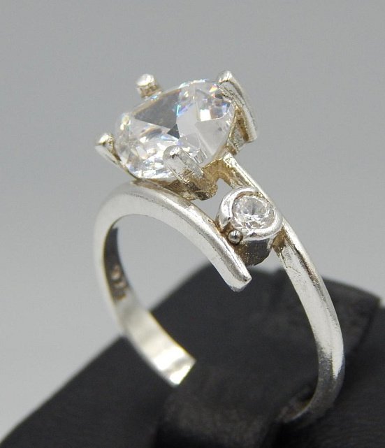 Серебряное кольцо с цирконием (30506752) 1