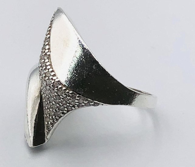 Серебряное кольцо с цирконием (33720319) 1