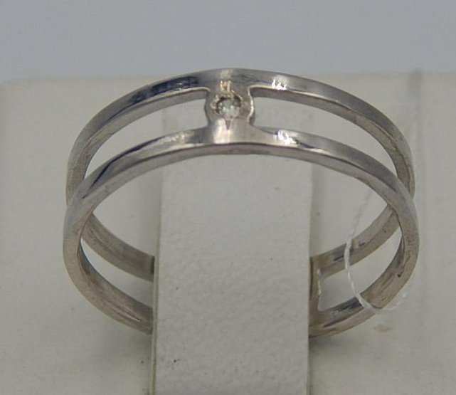 Серебряное кольцо с цирконием (30519376) 0