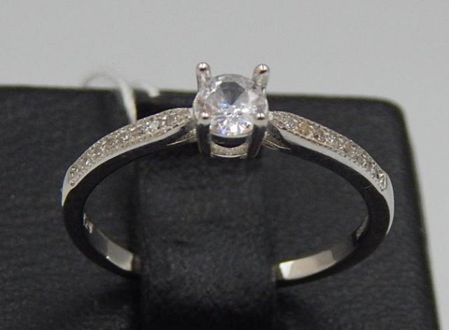 Серебряное кольцо с цирконием (30492939) 0