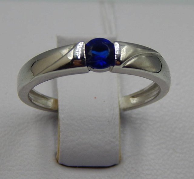 Серебряное кольцо с цирконием (33066045) 0