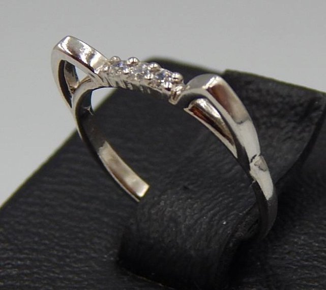 Серебряное кольцо с цирконием (31112558) 0