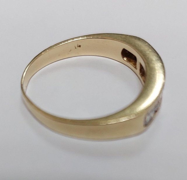 Кольцо из желтого золота с цирконием (33000585) 2