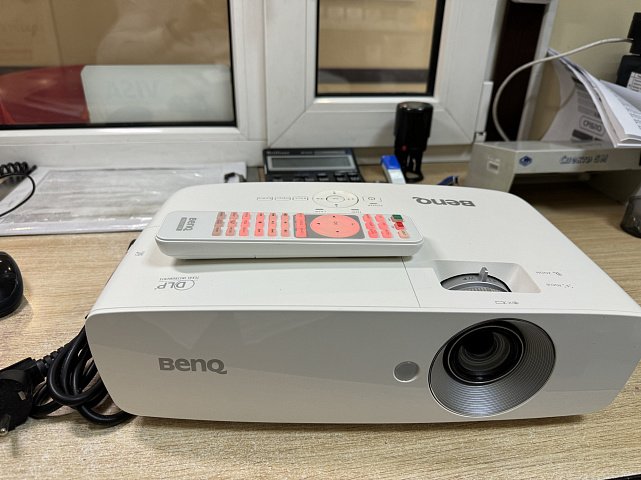 Мультимедийный проектор BenQ W1090 0