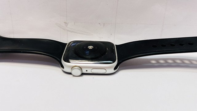 Смарт-годинник Apple Watch Nike SE GPS, 44mm Silver Aluminium Case with Pure Platinum/Black Nike Sport Band (MYYH2)  2