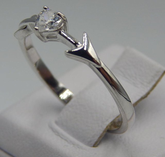 Серебряное кольцо с цирконием (33751161) 1