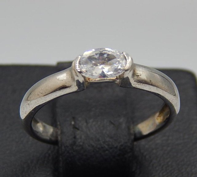 Серебряное кольцо с цирконием (31647235) 0