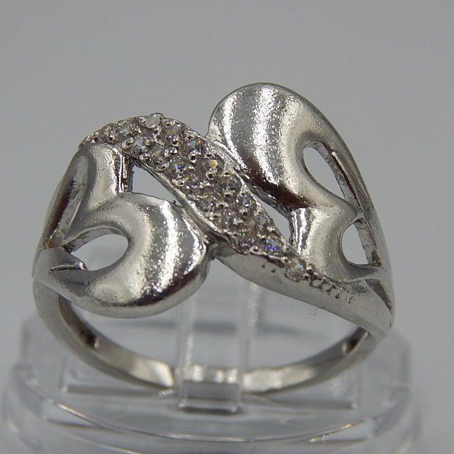 Серебряное кольцо с цирконием (33681109) 0