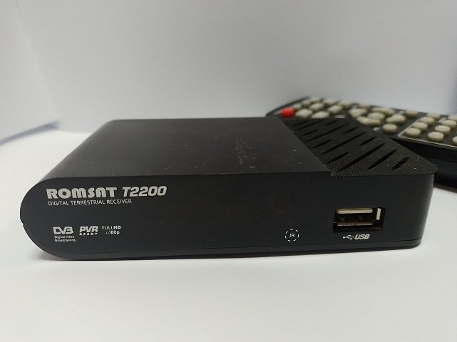 ТВ-тюнер/ресивер Romsat T2200 1