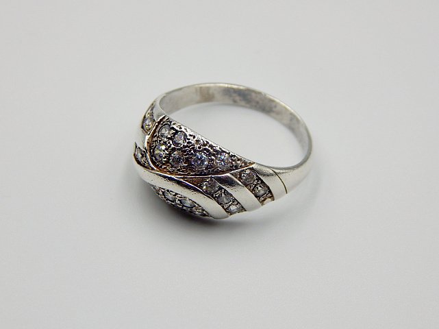 Серебряное кольцо с цирконием (31808801) 1