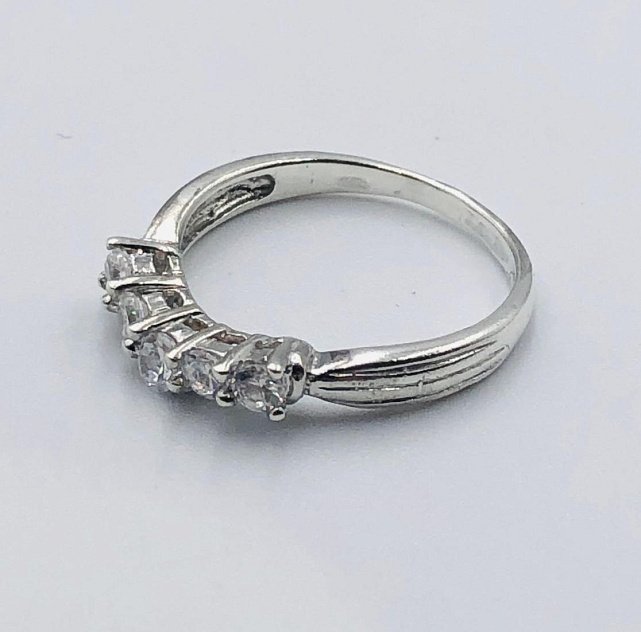 Серебряное кольцо с цирконием (33895716) 1