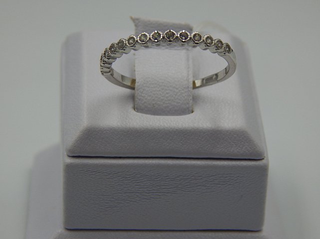 Серебряное кольцо с цирконием (31483000) 1