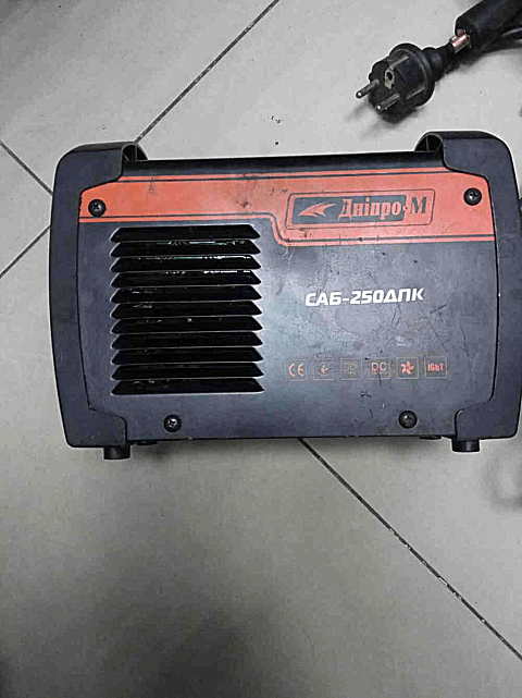 Зварювальний інвертор Dnipro-M САБ-250 ДПК 0