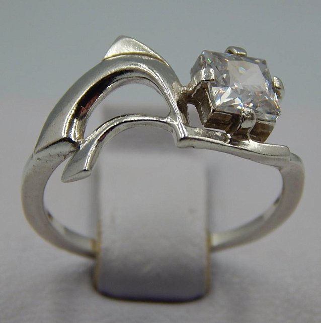 Серебряное кольцо с цирконием (32568046) 0