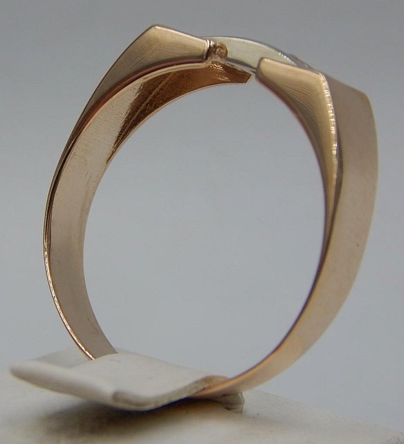 Перстень из красного и белого золота с цирконием (29220005) 4