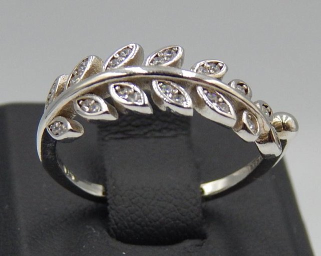 Серебряное кольцо с цирконием (31646350) 0