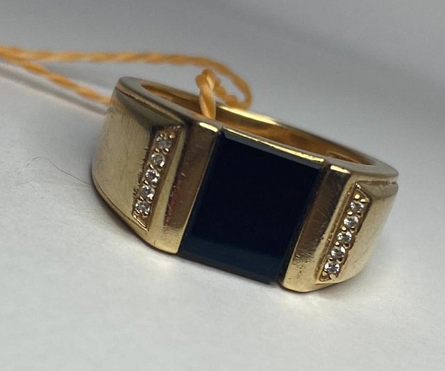 Перстень из красного золота с ониксом и цирконием (33234991) 1