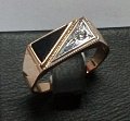 картинка Перстень из красного и белого золота с ониксом и цирконием (4619227) 