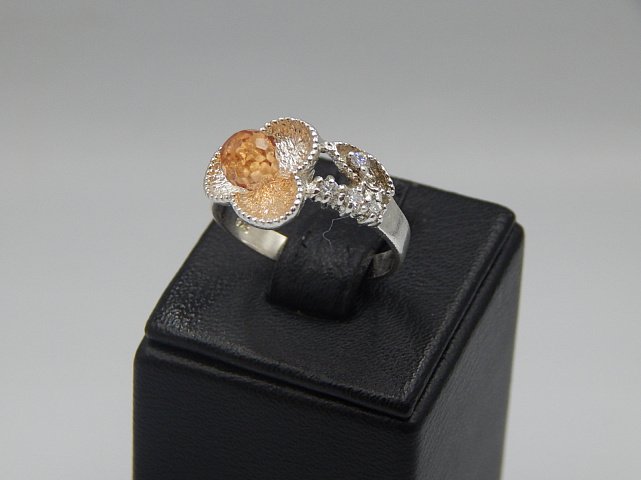 Серебряное кольцо с цирконием и стеклом (30617935) 1