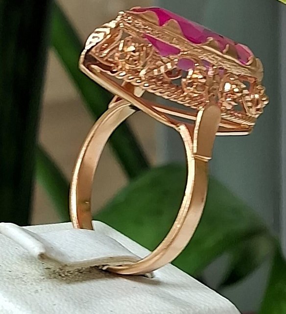 Кольцо из красного золота с корундом (31648827) 1
