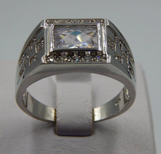 Серебряное кольцо с цирконием (33008371) 0