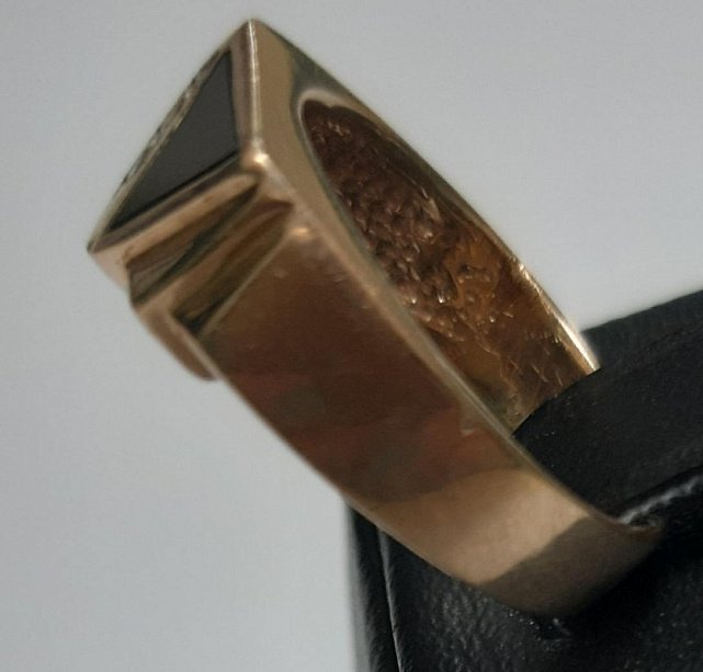 Перстень из красного и белого золота с ониксом и цирконием (31484083) 3
