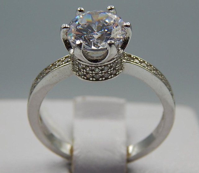 Серебряное кольцо с цирконием (32541879) 0