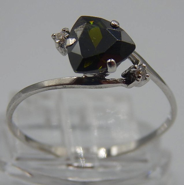 Серебряное кольцо с цирконием (33232033) 0