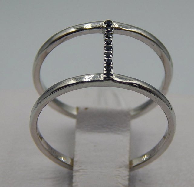 Серебряное кольцо с цирконием (33751245) 0