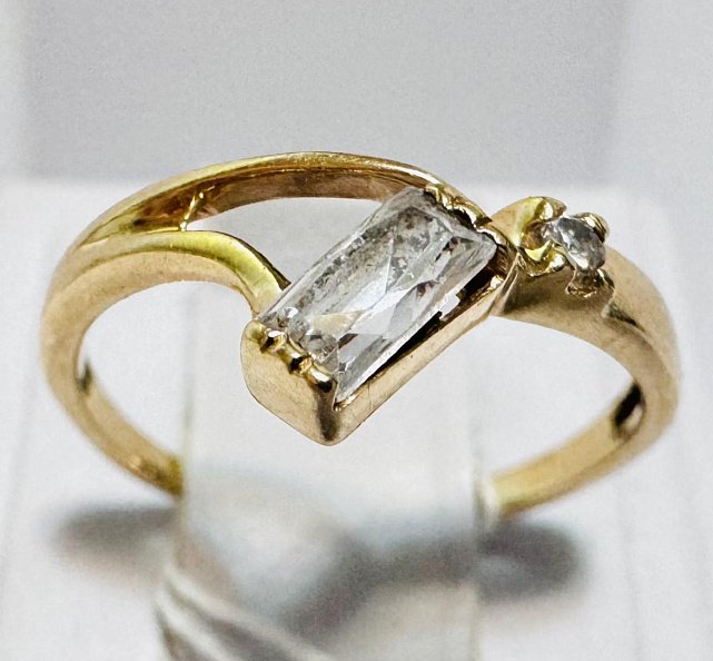 Кольцо из красного золота с цирконием (33209219)  0
