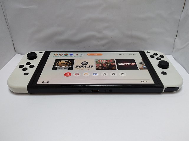 Портативная игровая приставка Nintendo Switch OLED 2
