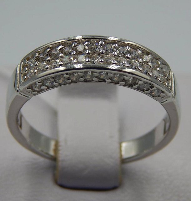 Серебряное кольцо с цирконием (33017035) 0