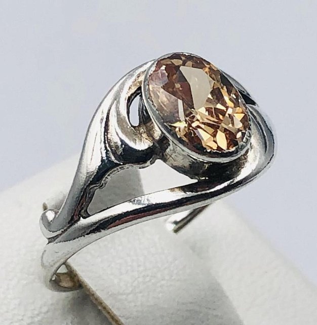 Серебряное кольцо с цирконием (33895665) 0
