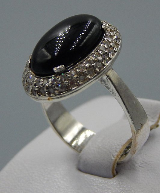 Серебряное кольцо с ониксом и цирконием (32417946) 1