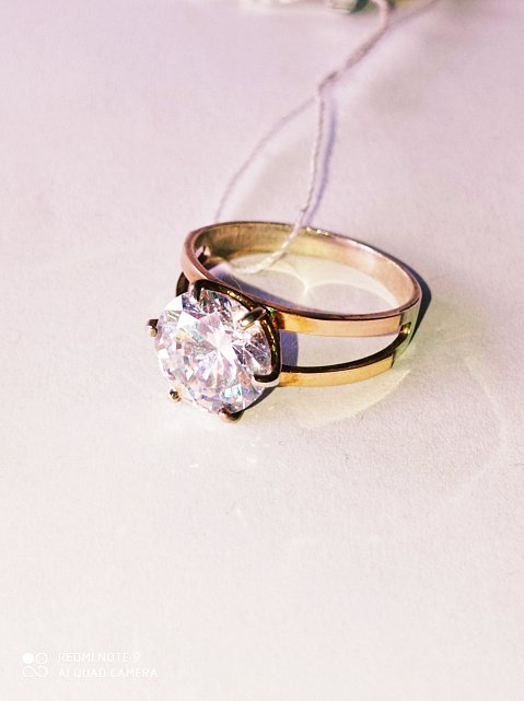 Серебряное кольцо с золотой вставкой и цирконием (17830011) 0