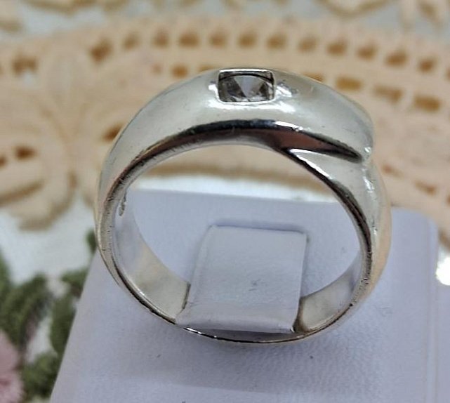 Серебряное кольцо с цирконием (32648765) 1