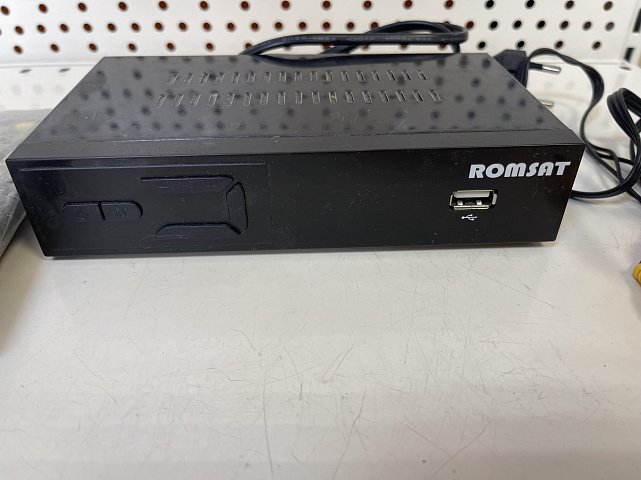 ТВ-тюнер Romsat T8030HD 0