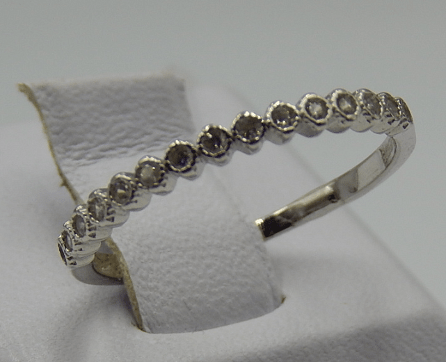 Серебряное кольцо с цирконием (31265959) 0