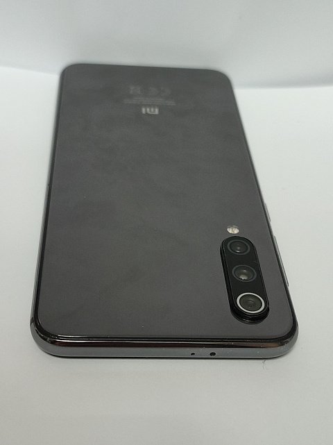 Xiaomi Mi 9 6/64GB Piano Black  3