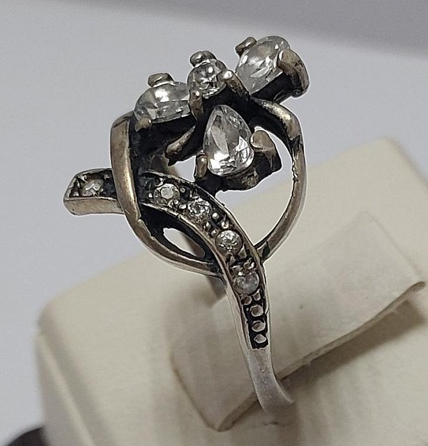 Серебряное кольцо с цирконием (33445164) 1