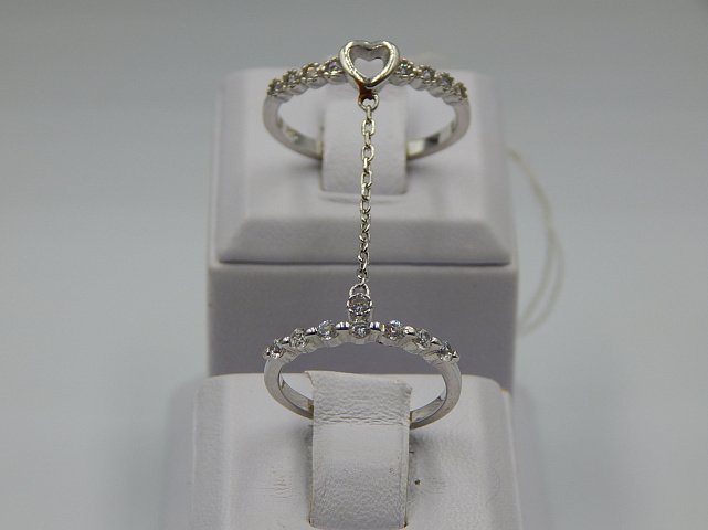 Серебряное кольцо с цирконием (33723124) 0