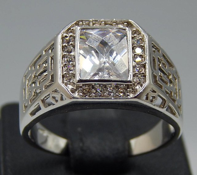 Серебряный перстень с цирконием (30841255) 0