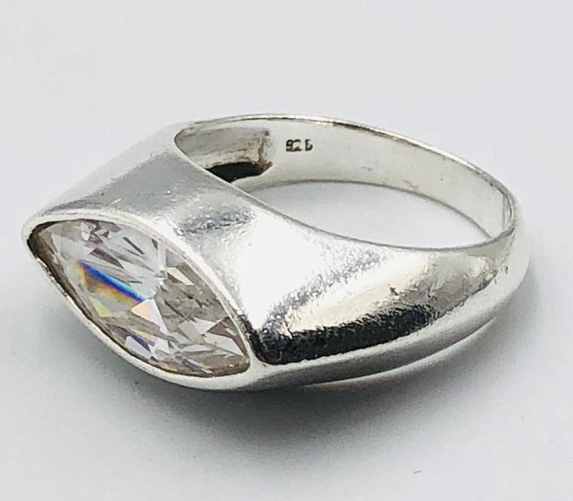 Серебряное кольцо с цирконием (33792645) 1