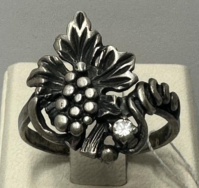 Серебряное кольцо с цирконием (33463807) 0