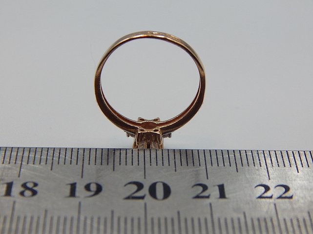 Кольцо из красного и белого золота с цирконием (31956989)  4