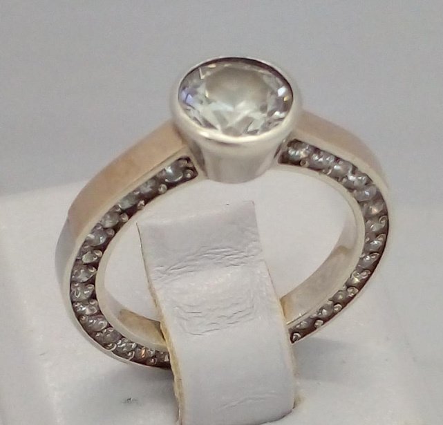 Серебряное кольцо с цирконием (33584315) 0